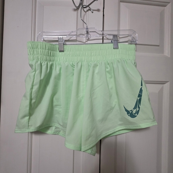 Nike One Swoosh HBR Mid-Rise Brief-Lined Shorts - Women's Size Medium - Picture 2 of 9